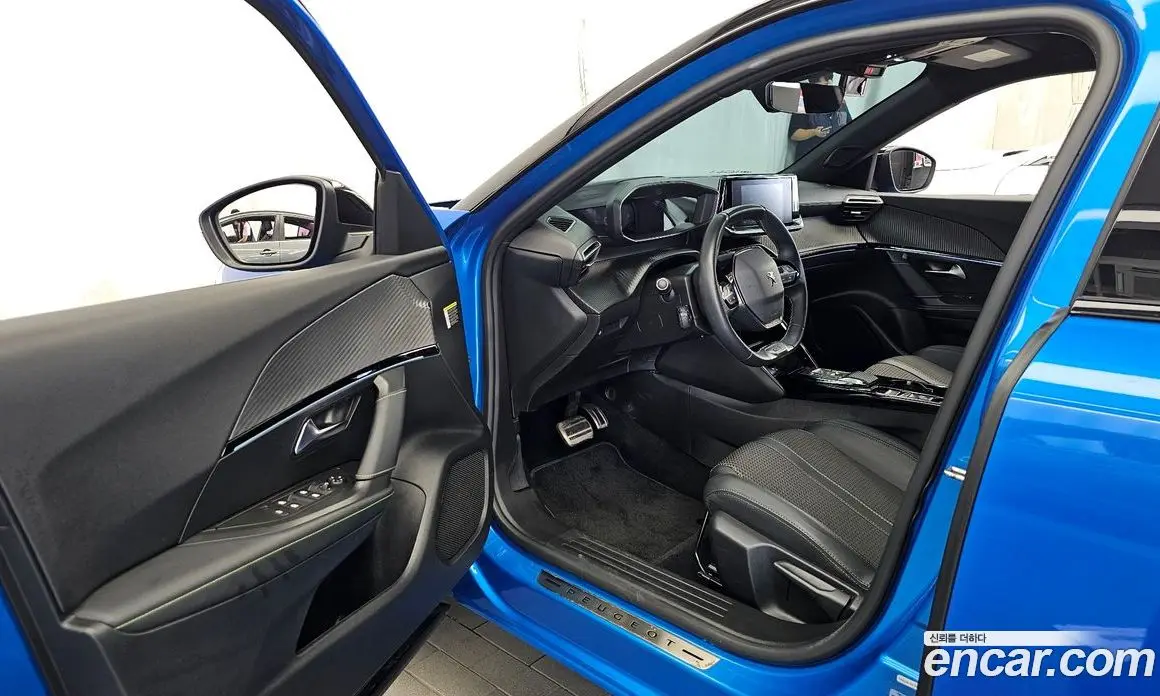 Peugeot 2008 2023 0.1 автомат (гидро), фото 13