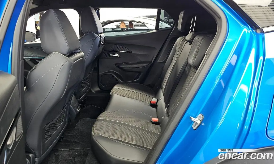 Peugeot 2008 2023 0.1 автомат (гидро), фото 16