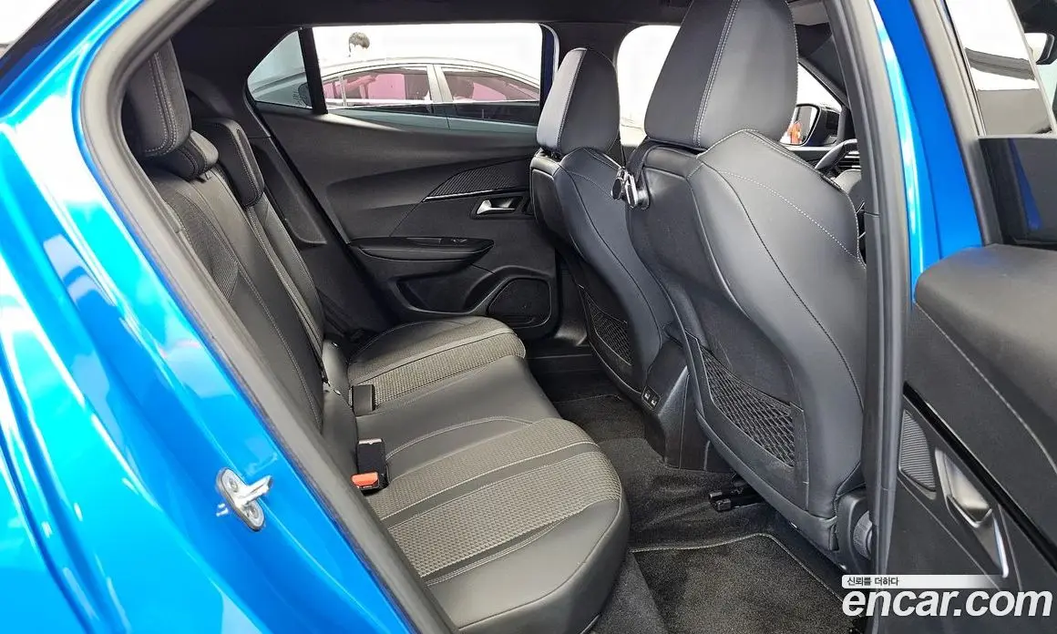 Peugeot 2008 2023 0.1 автомат (гидро), фото 18