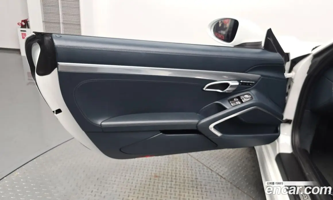 Porsche 718 2016 2.0 автомат (гидро), фото 13 Porsche 718 2016 2.0 автомат (гидро), фото 13