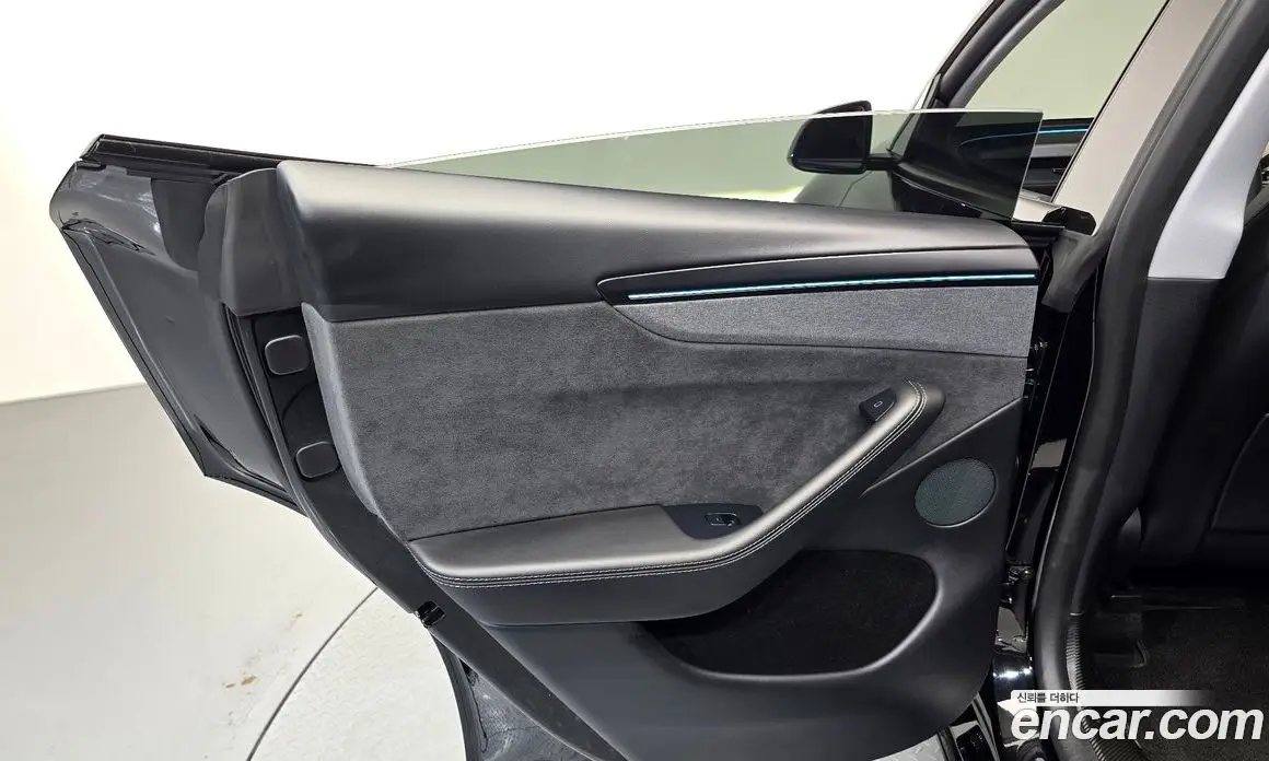 Tesla Model Y 2025 0.2 автомат (гидро), фото 15