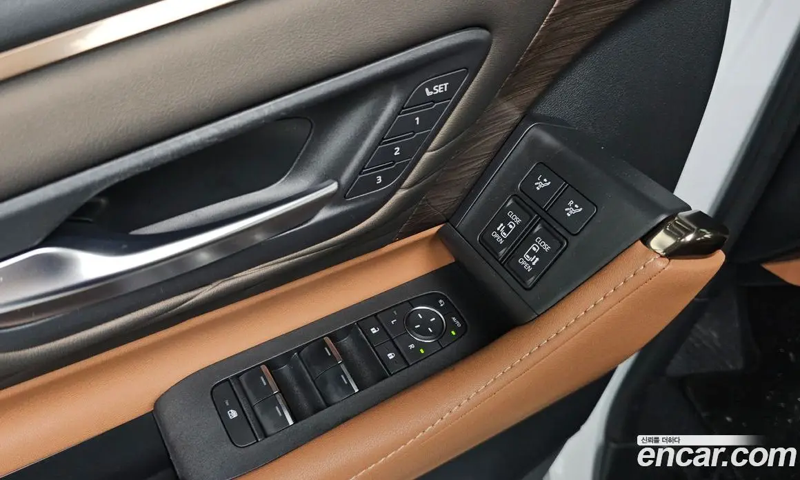 Toyota Alphard 2025 2.5 автомат (гидро), фото 16