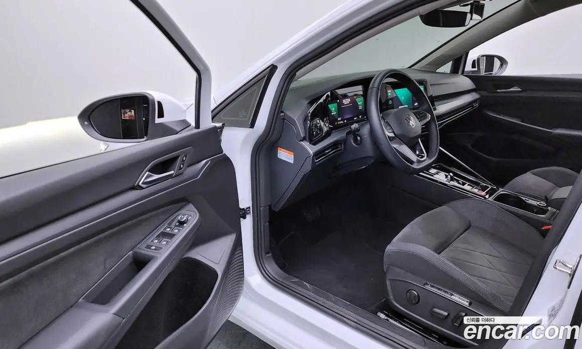 Volkswagen Golf 2024 2.0 автомат (гидро), фото 13 Volkswagen Golf 2024 2.0 автомат (гидро), фото 13