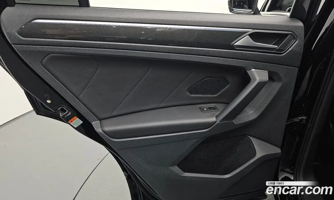 Volkswagen Tiguan 2024 2.0 автомат (гидро), фото 15 Volkswagen Tiguan 2024 2.0 автомат (гидро), фото 15