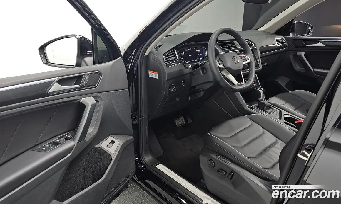 Volkswagen Tiguan 2024 2.0 автомат (гидро), фото 17 Volkswagen Tiguan 2024 2.0 автомат (гидро), фото 17