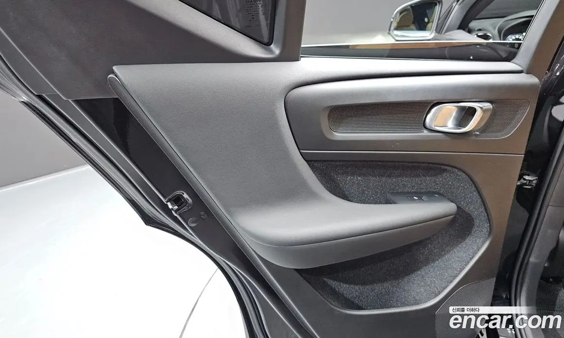 Volvo XC40 2019 2.0 автомат (гидро), фото 15 Volvo XC40 2019 2.0 автомат (гидро), фото 15