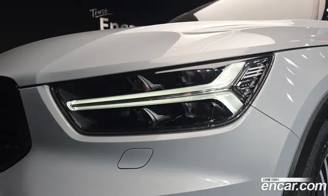 Volvo XC40 2021 2.0 автомат (гидро), миниатюра 8 Volvo XC40 2021 2.0 автомат (гидро), миниатюра 8