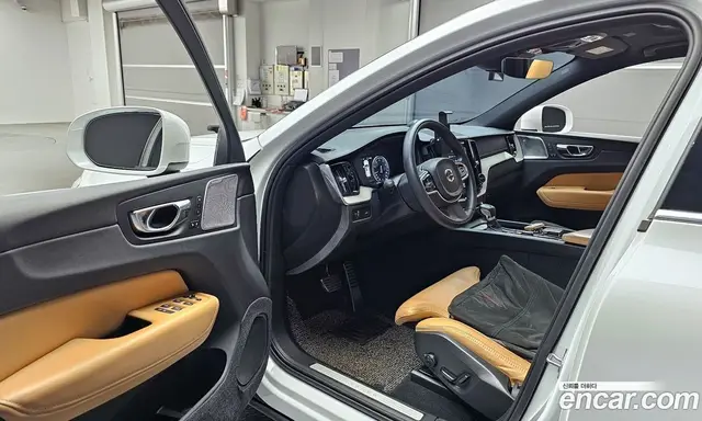 Volvo XC60 2020 2.0 автомат (гидро), миниатюра 10 Volvo XC60 2020 2.0 автомат (гидро), миниатюра 10