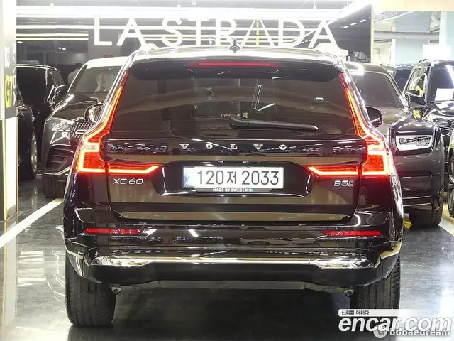 Volvo XC60 2022 2.0 автомат (гидро), миниатюра 2 Volvo XC60 2022 2.0 автомат (гидро), миниатюра 2