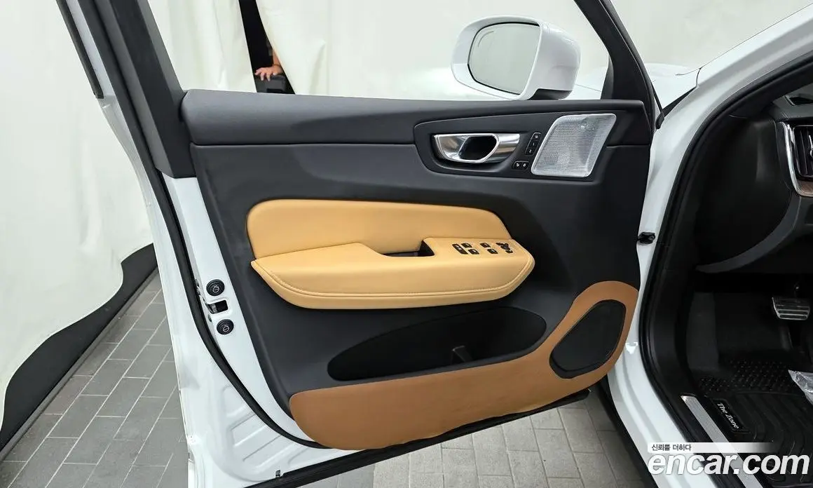Volvo XC60 2022 2.0 автомат (гидро), фото 14 Volvo XC60 2022 2.0 автомат (гидро), фото 14