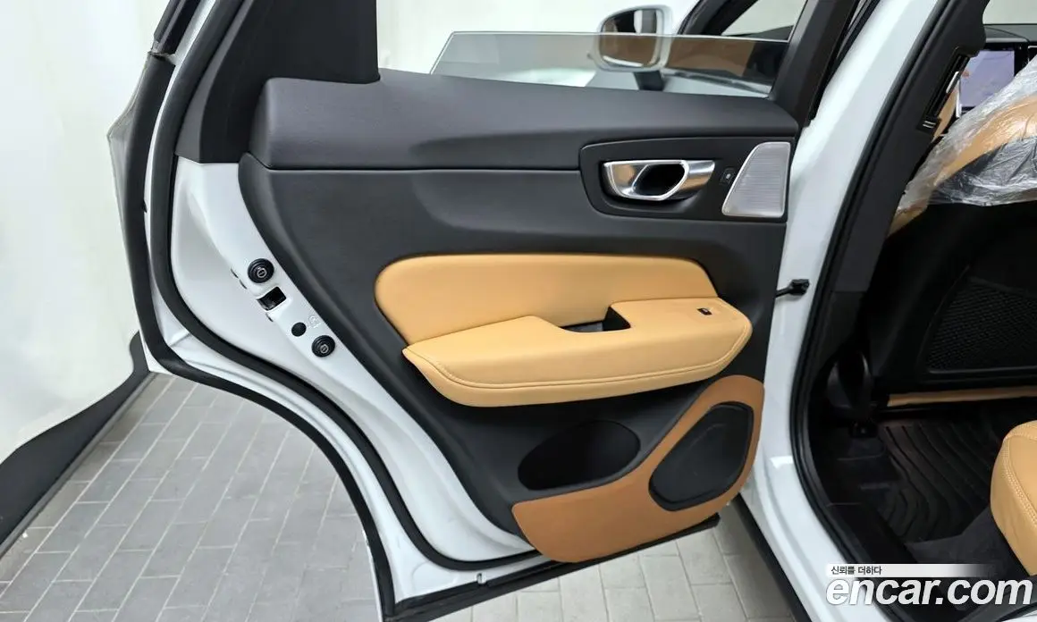 Volvo XC60 2022 2.0 автомат (гидро), фото 15 Volvo XC60 2022 2.0 автомат (гидро), фото 15