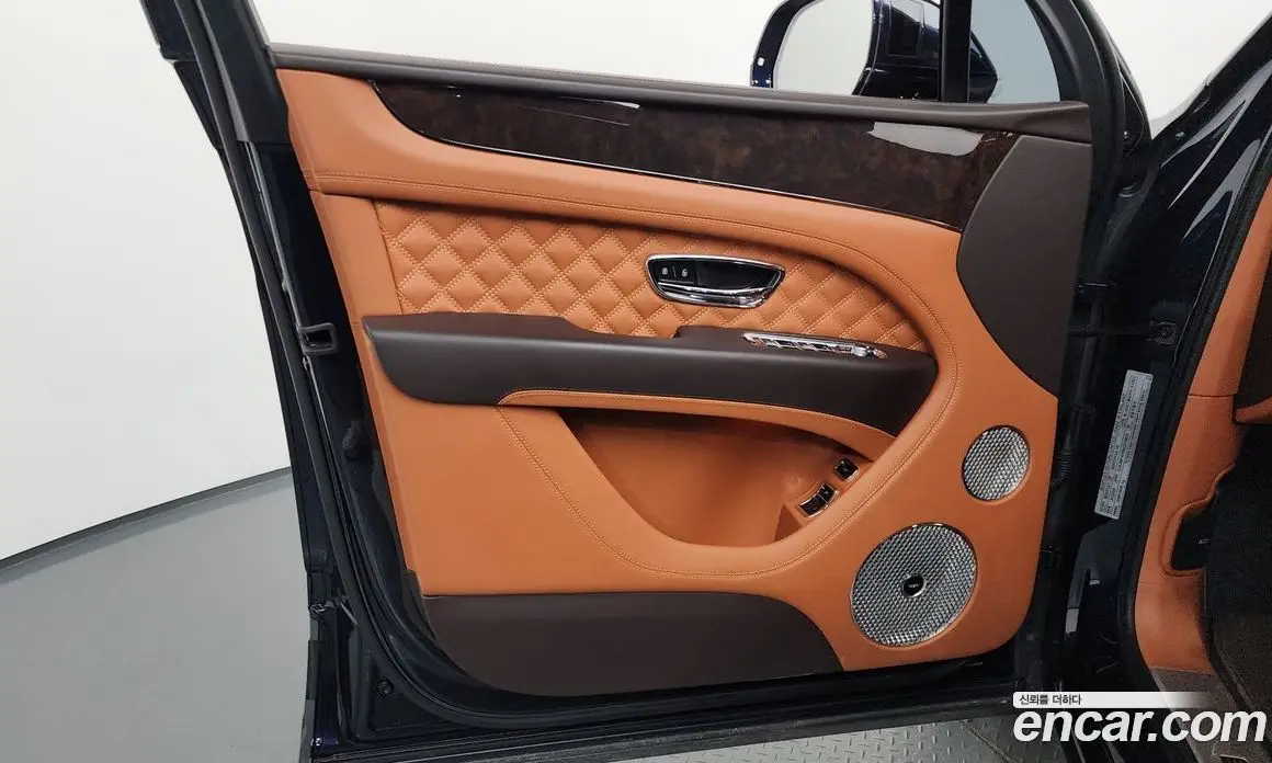 Bentley Bentayga 2022 4.0 автомат (гидро), фото 14