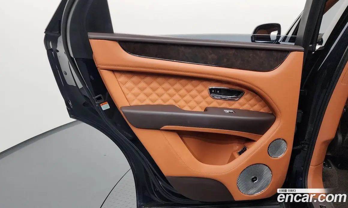 Bentley Bentayga 2022 4.0 автомат (гидро), фото 15