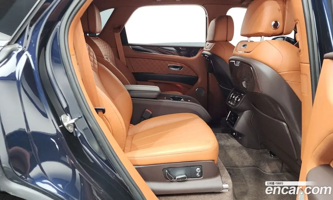 Bentley Bentayga 2022 4.0 автомат (гидро), фото 17