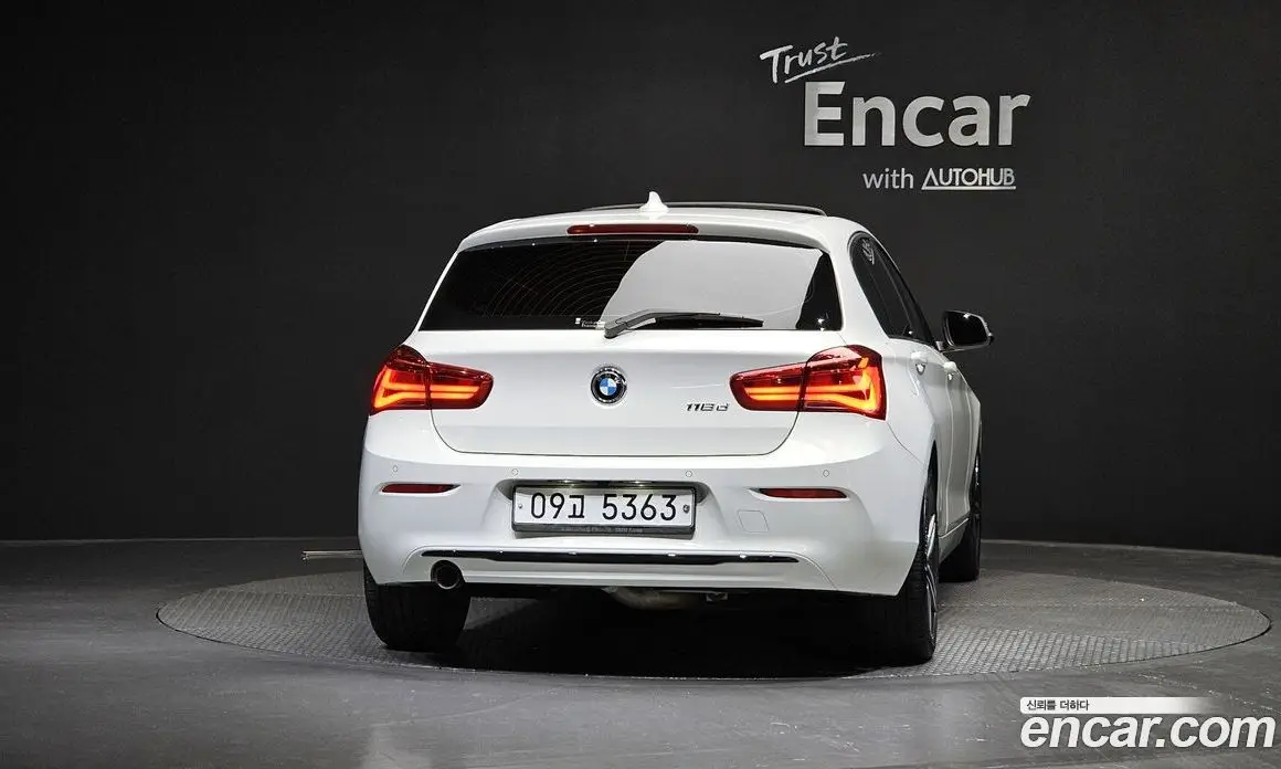 BMW 1 серия 2019 2.0 автомат (гидро), фото 4