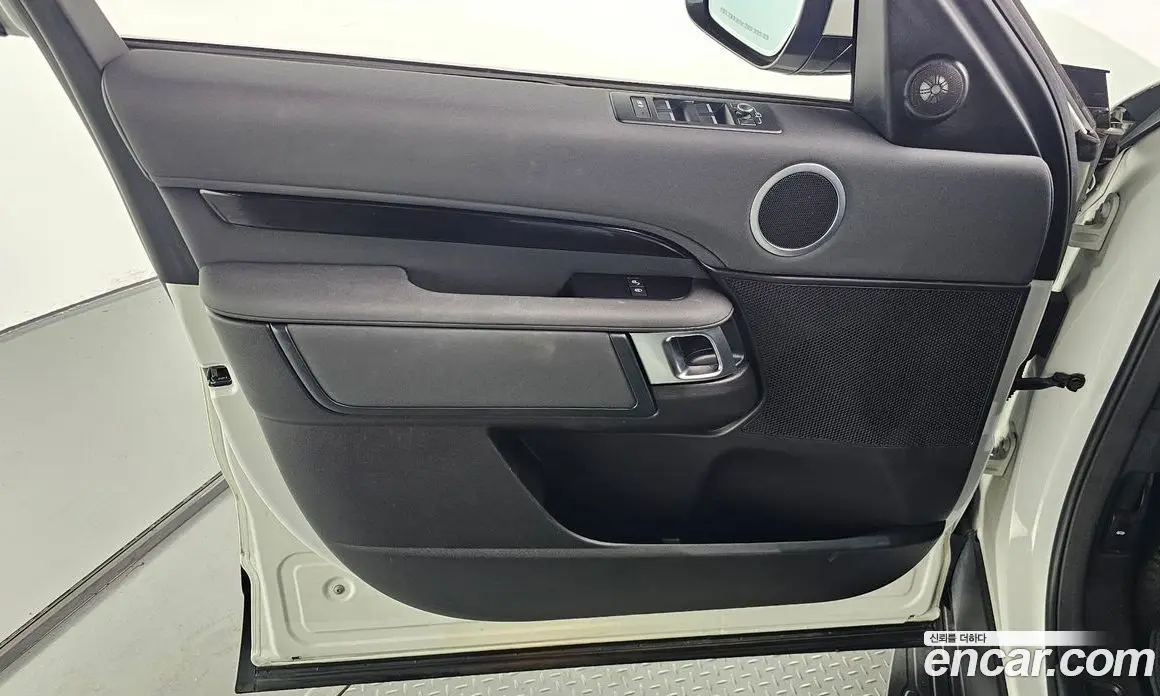 Land Rover Discovery 2019 3.0 автомат (гидро), фото 14