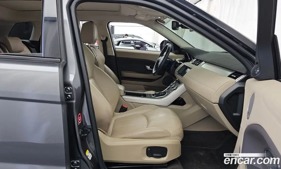 Land Rover Range Rover Evoque 2018 2.0 автомат (гидро), фото 17 Land Rover Range Rover Evoque 2018 2.0 автомат (гидро), фото 17