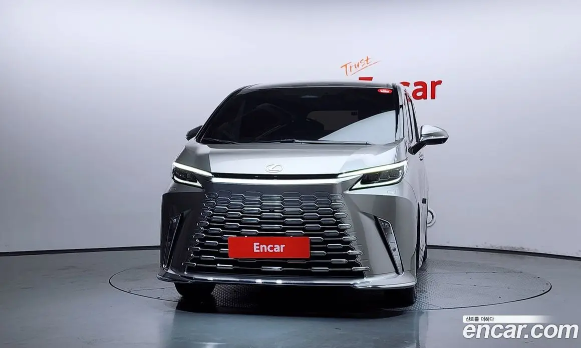 Lexus LM 2025 2.4 автомат (гидро), фото 3 Lexus LM 2025 2.4 автомат (гидро), фото 3