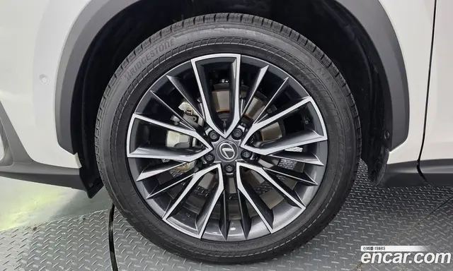 Lexus NX 2024 2.5 автомат (гидро), миниатюра 5