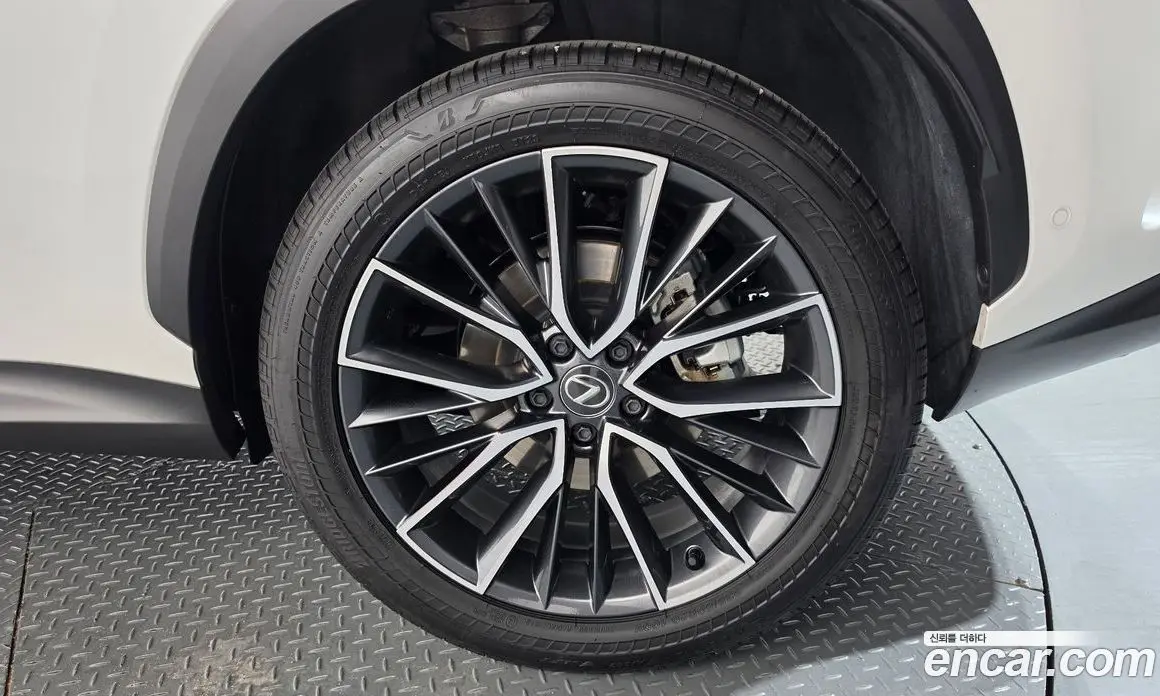 Lexus NX 2024 2.5 автомат (гидро), фото 7