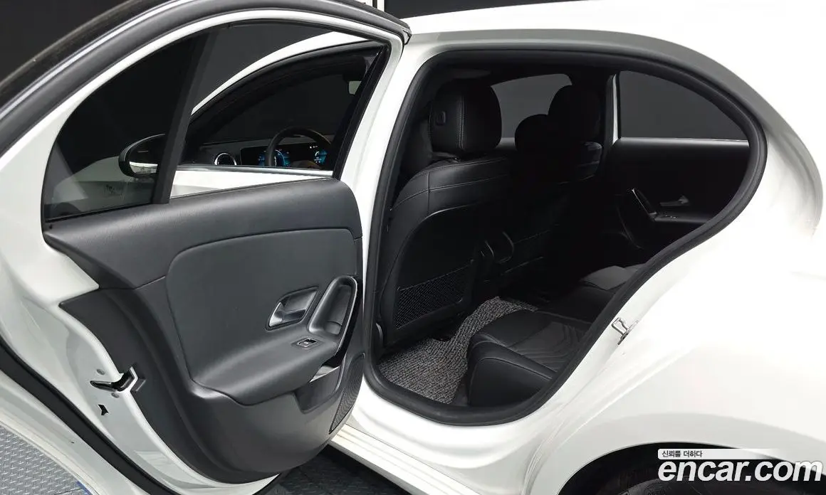 Mercedes-Benz A-Class 2019 2.0 автомат (гидро), фото 16 Mercedes-Benz A-Class 2019 2.0 автомат (гидро), фото 16