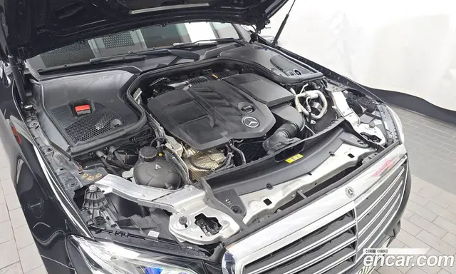 Mercedes-Benz E-Class 2019 1.9 автомат (гидро), миниатюра 6