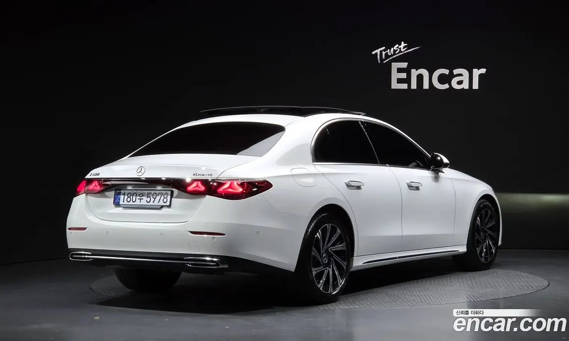 Mercedes-Benz E-Class 2025 2.0 автомат (гидро), фото 1