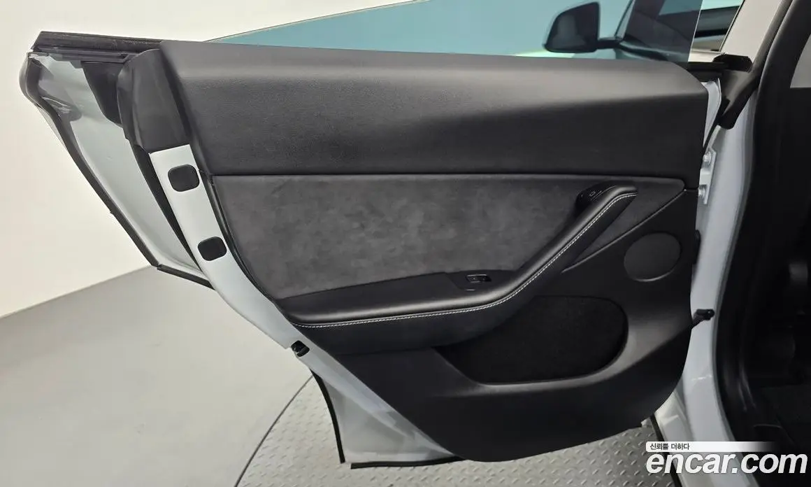 Tesla Model Y 2023 0.2 автомат (гидро), фото 14