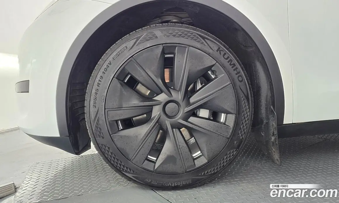 Tesla Model Y 2023 0.2 автомат (гидро), фото 4