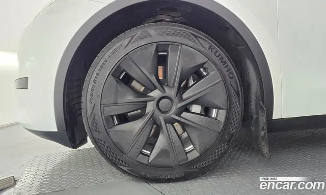 Tesla Model Y 2023 0.2 автомат (гидро), миниатюра 4