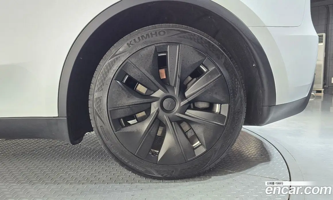 Tesla Model Y 2023 0.2 автомат (гидро), фото 6