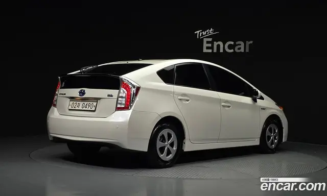 Toyota Prius 2015 1.8 автомат (гидро), миниатюра 2 Toyota Prius 2015 1.8 автомат (гидро), миниатюра 2