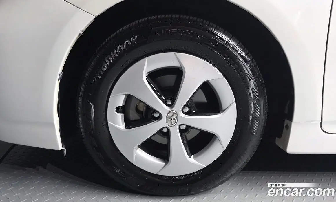 Toyota Prius 2015 1.8 автомат (гидро), фото 5 Toyota Prius 2015 1.8 автомат (гидро), фото 5