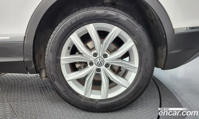Volkswagen Tiguan 2019 2.0 автомат (гидро), миниатюра 7