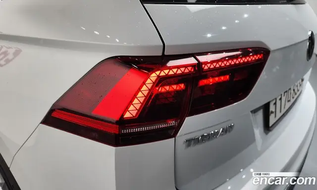 Volkswagen Tiguan 2019 2.0 автомат (гидро), миниатюра 9
