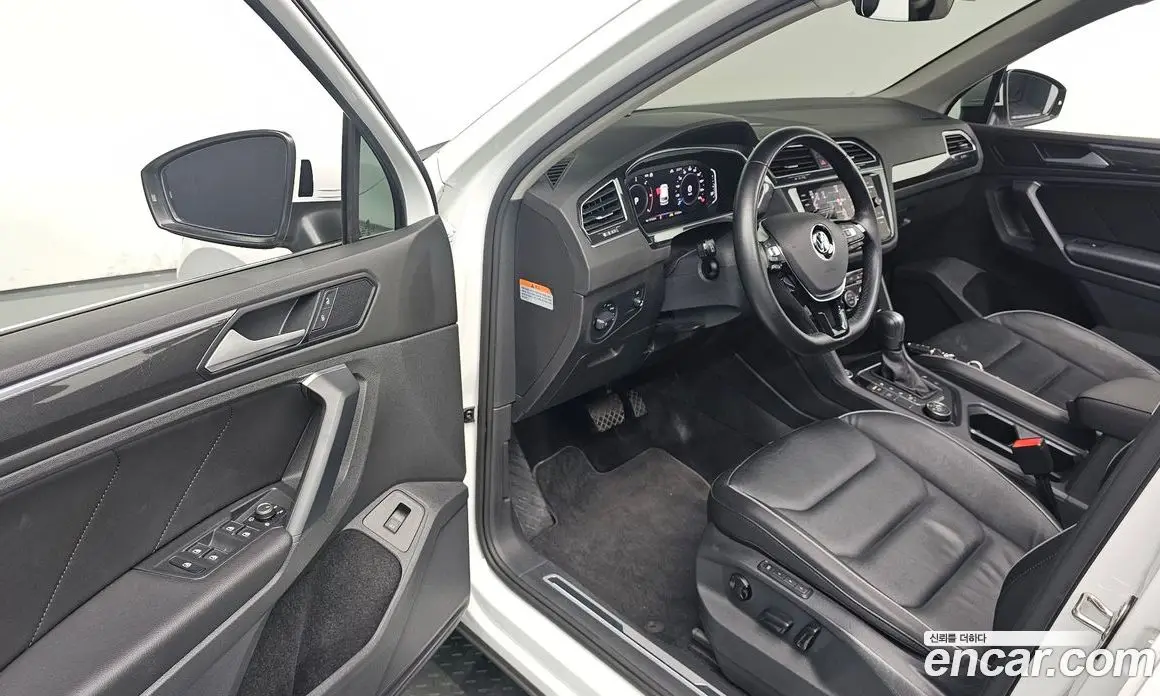 Volkswagen Tiguan 2020 2.0 автомат (гидро), фото 13
