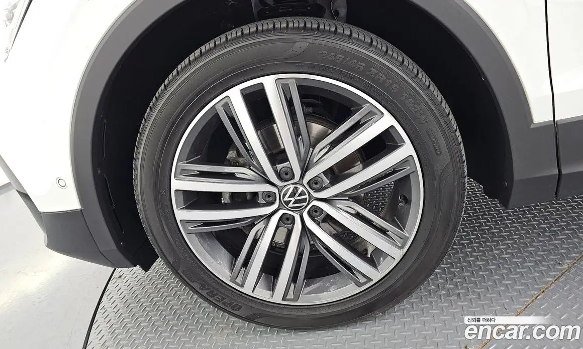 Volkswagen Tiguan 2022 2.0 автомат (гидро), фото 5 Volkswagen Tiguan 2022 2.0 автомат (гидро), фото 5