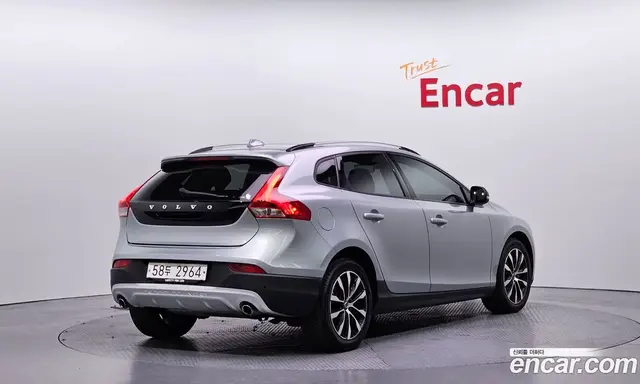 Volvo V40 2019 2.0 автомат (гидро), миниатюра 2 Volvo V40 2019 2.0 автомат (гидро), миниатюра 2