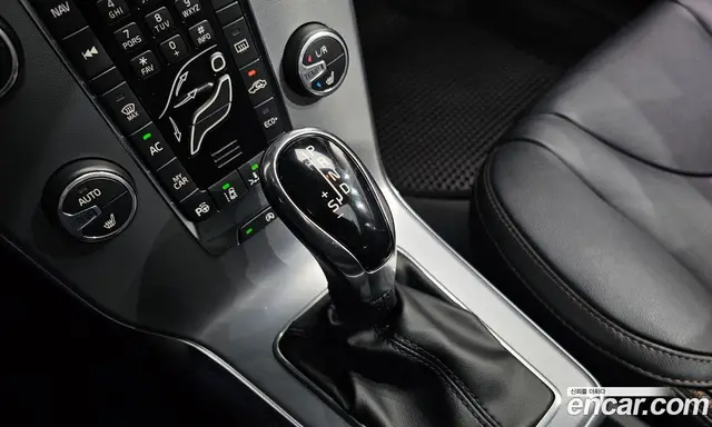 Volvo V40 2019 2.0 автомат (гидро), миниатюра 12