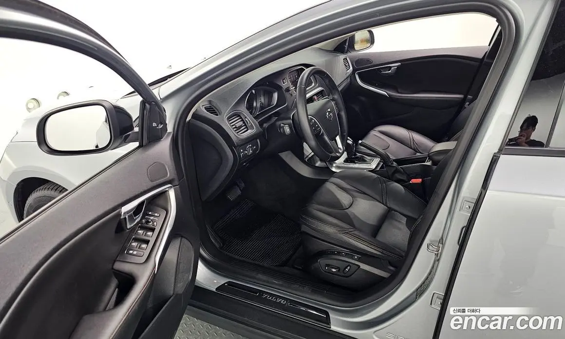 Volvo V40 2019 2.0 автомат (гидро), фото 13 Volvo V40 2019 2.0 автомат (гидро), фото 13