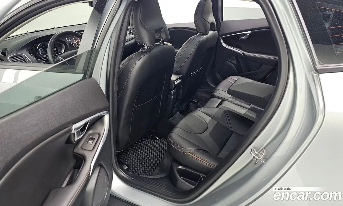 Volvo V40 2019 2.0 автомат (гидро), фото 17 Volvo V40 2019 2.0 автомат (гидро), фото 17