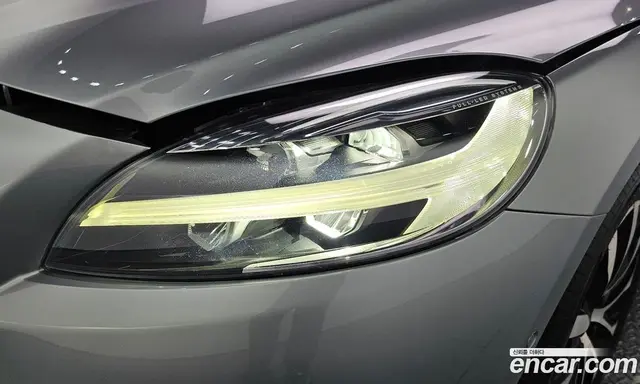 Volvo V40 2019 2.0 автомат (гидро), миниатюра 8 Volvo V40 2019 2.0 автомат (гидро), миниатюра 8