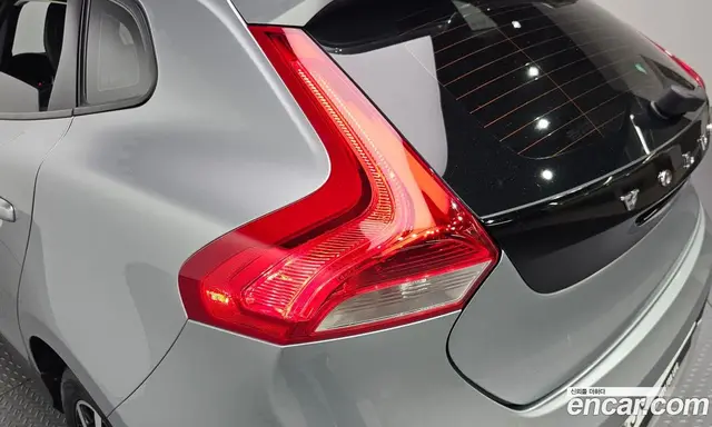 Volvo V40 2019 2.0 автомат (гидро), миниатюра 9 Volvo V40 2019 2.0 автомат (гидро), миниатюра 9