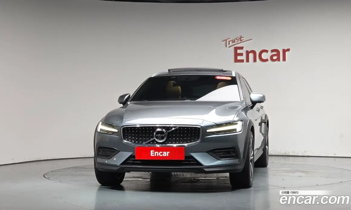 Volvo V60 2020 2.0 автомат (гидро), фото 2 Volvo V60 2020 2.0 автомат (гидро), фото 2