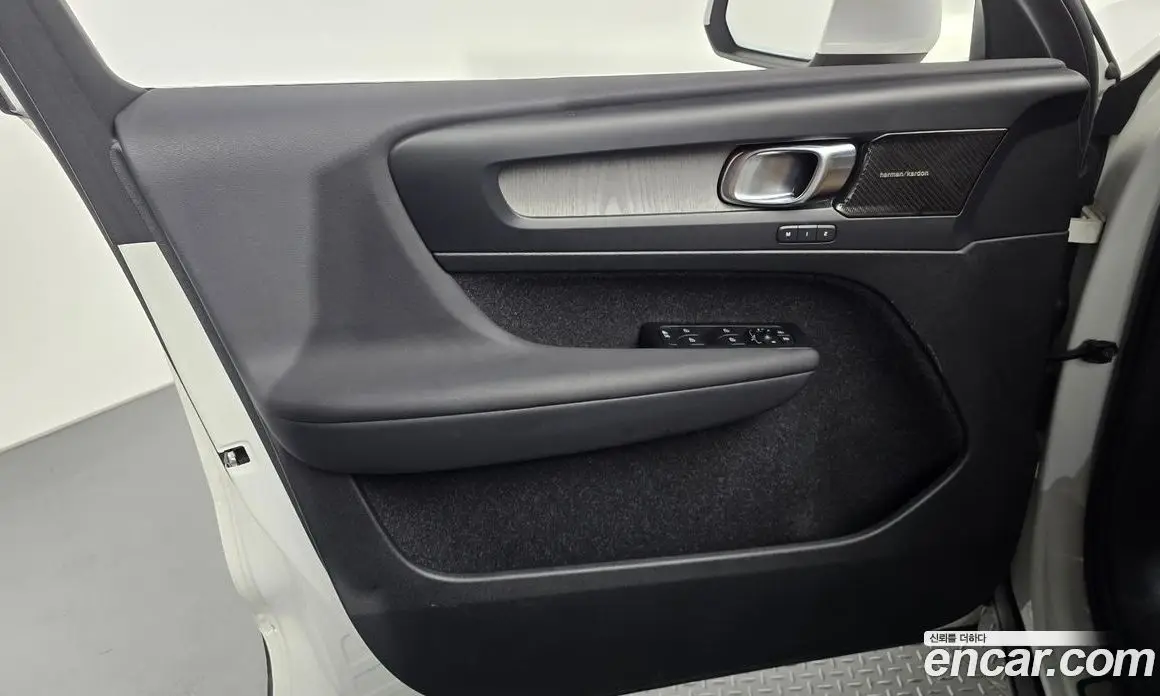Volvo XC40 2021 2.0 автомат (гидро), фото 14 Volvo XC40 2021 2.0 автомат (гидро), фото 14