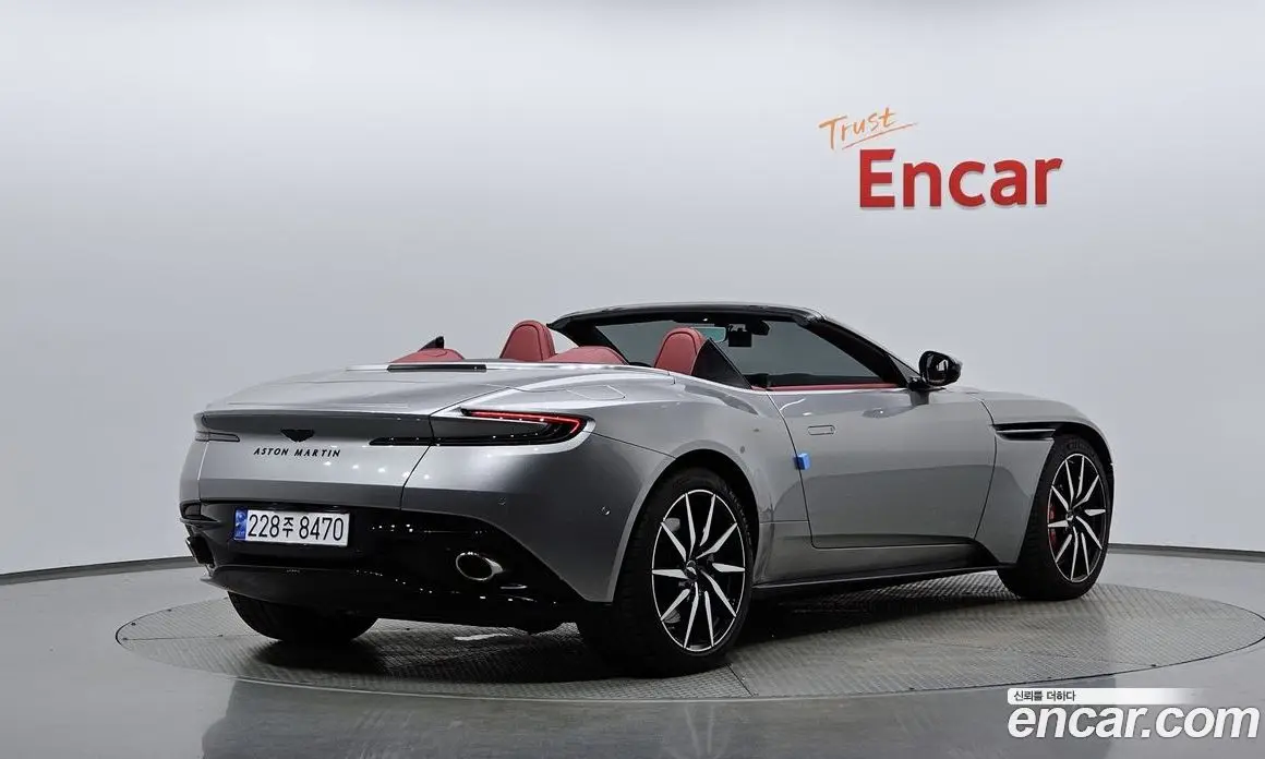 Aston Martin DB11 2023 4.0 автомат (гидро), фото 2 Aston Martin DB11 2023 4.0 автомат (гидро), фото 2