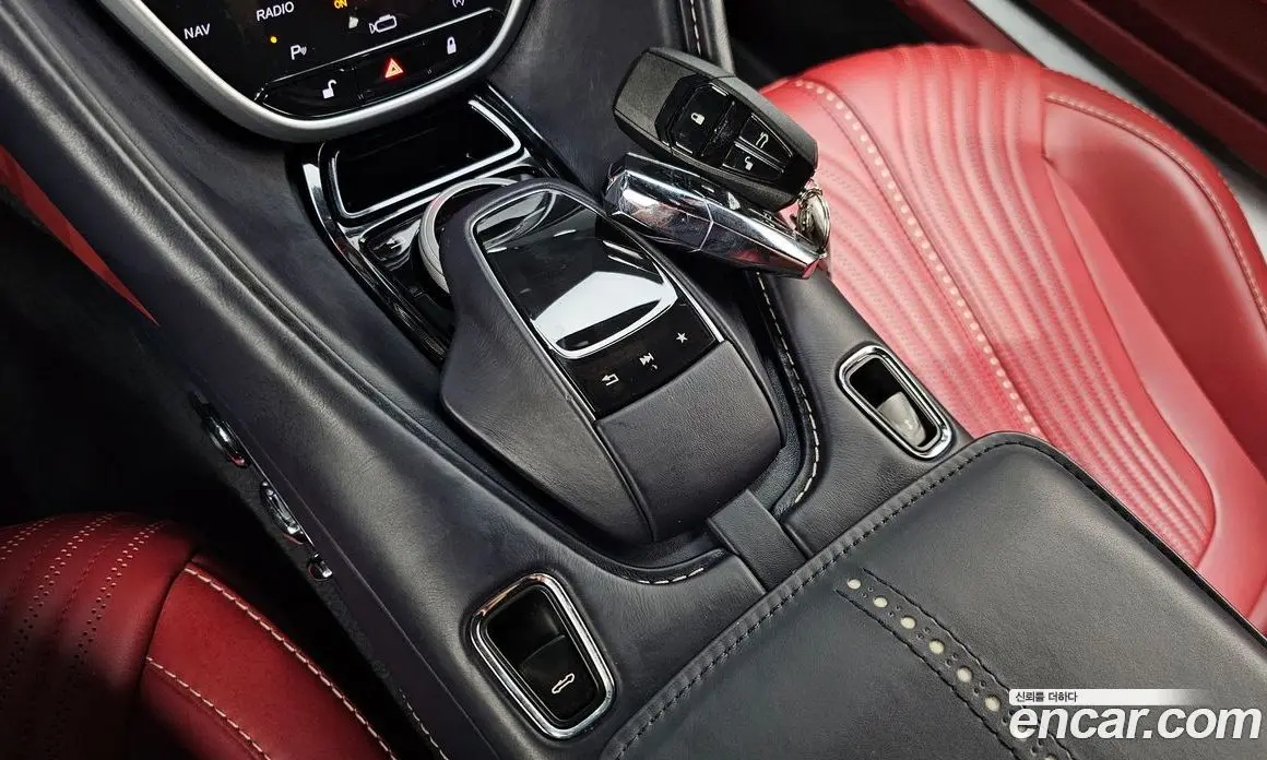 Aston Martin DB11 2023 4.0 автомат (гидро), фото 19 Aston Martin DB11 2023 4.0 автомат (гидро), фото 19