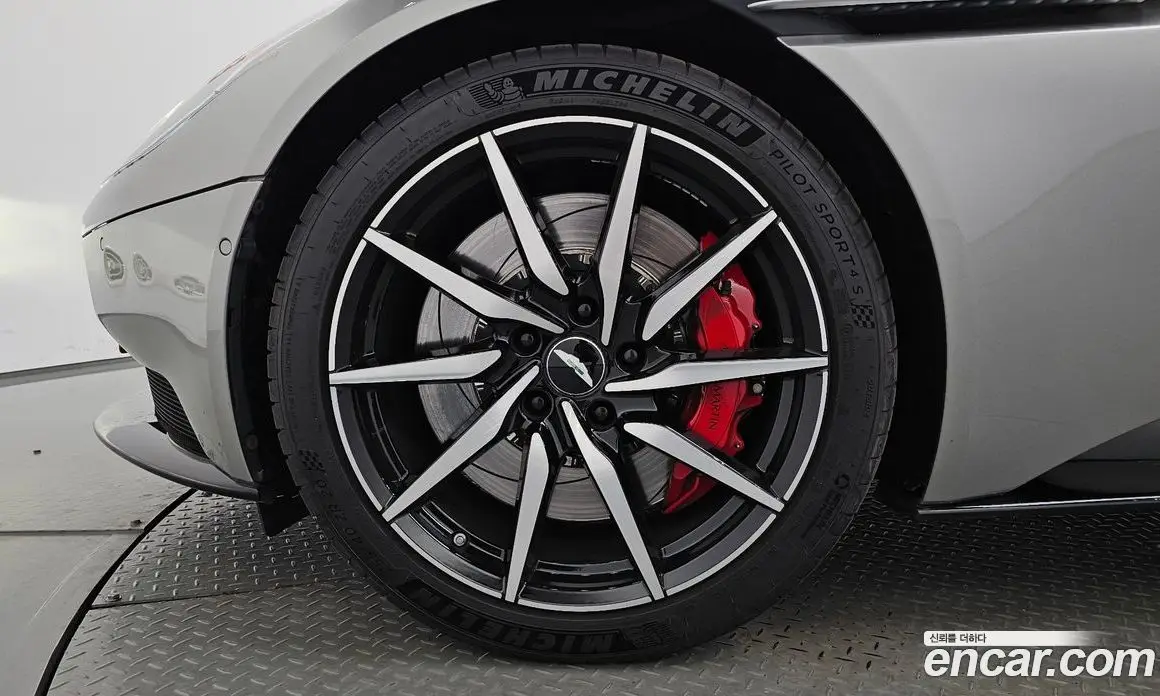 Aston Martin DB11 2023 4.0 автомат (гидро), фото 5 Aston Martin DB11 2023 4.0 автомат (гидро), фото 5