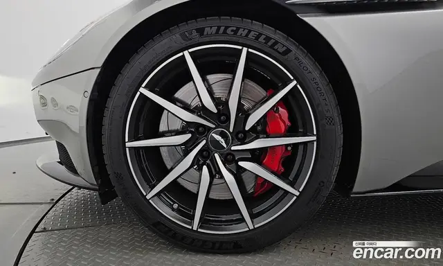 Aston Martin DB11 2023 4.0 автомат (гидро), миниатюра 5 Aston Martin DB11 2023 4.0 автомат (гидро), миниатюра 5