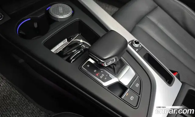 Audi A4 2023 2.0 автомат (гидро), миниатюра 12